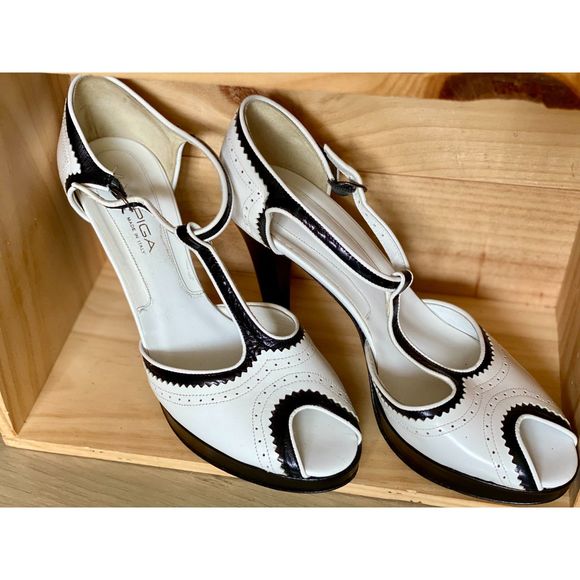 Via Spiga Leather B&W Spectator TStrap Peep Toe Platform Heel SZ 9 Made in Italy - Picture 1 of 9
